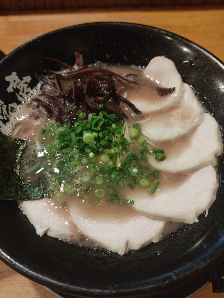 「鶏チャーシューメン＋替え玉」@博多一瑞亭 三田店の写真