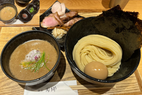 「特製つけ麺 大+のり３枚」@麺屋 周郷 新橋店の写真
