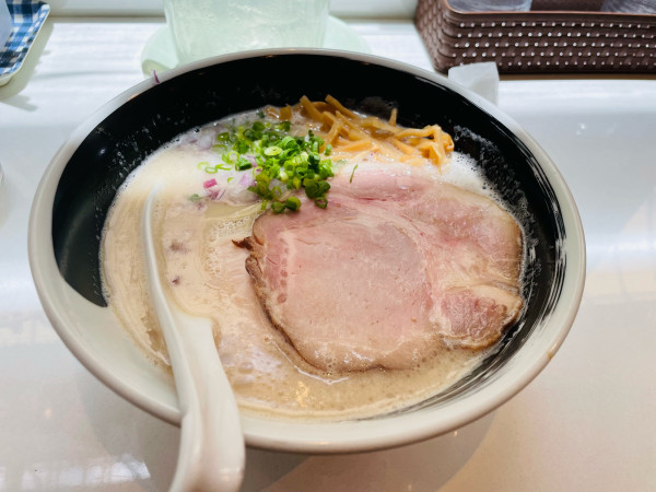 「貝だしとんこつラーメン@900」@貝だしラーメン yayoiの写真