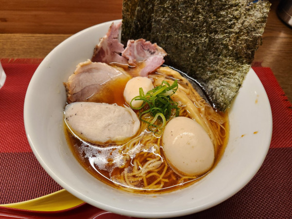 「特製醤油らぁめん」@麺LOUISの写真