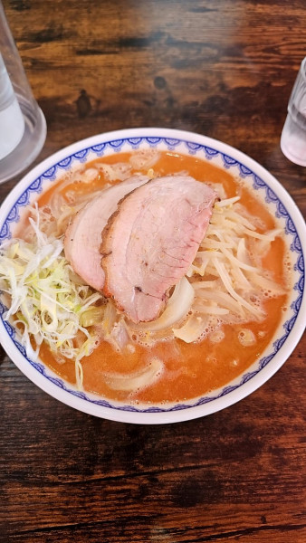 「甘エビ味噌ラーメン大盛＋吊るし1枚＋小ライス」@味噌ラーメン 雪ぐにの写真