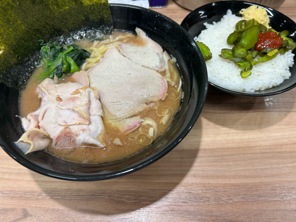 「並ラーメン＋切り落としチャーシュー＋ライス」@横浜ラーメン 響家の写真