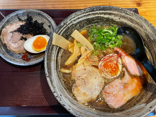 「名中そば　魚介たまりしょうゆ　￥１２００」@茶屋亭の写真