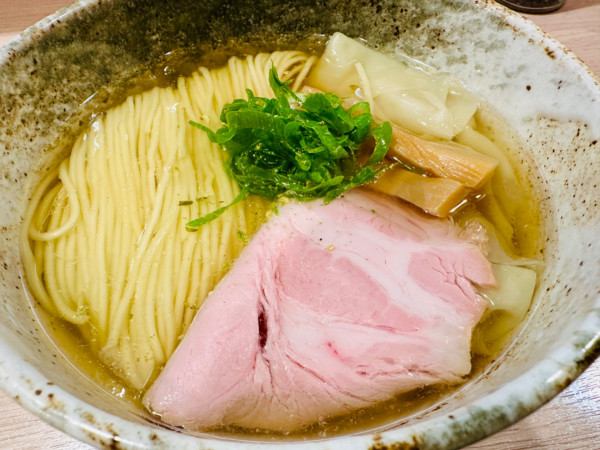 「ワンタン塩らーめん【950円】」@麺笑巧真の写真