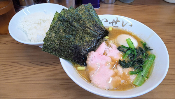 「特選ラーメン(味濃いめ･麺硬め)+海苔･ライス(サービス)」@麺家 たいせいの写真