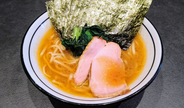 「ラーメン(味濃いめ･麺硬め)+海苔」@らーめん飛粋 武蔵新田店の写真