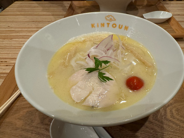「純鶏白湯らーめん」@ら～めん きんとうんの写真