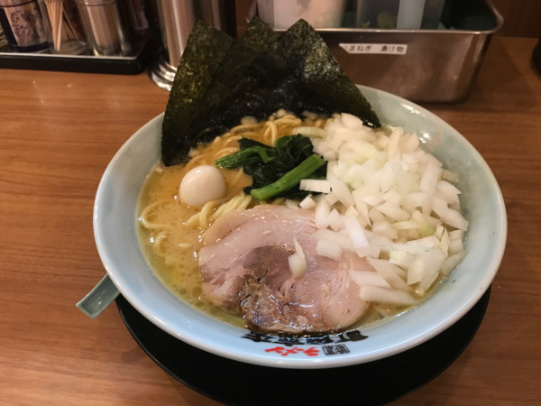 「ラーメン（麺硬め） 800円＋麺増し（半玉）100円」@町田商店 東戸塚店の写真