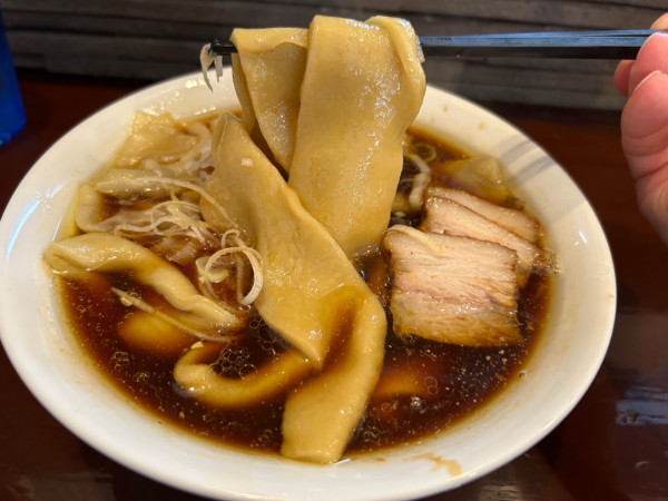 「ワンタンメン 1150円+めし100円」@手打ち 陰日向の写真