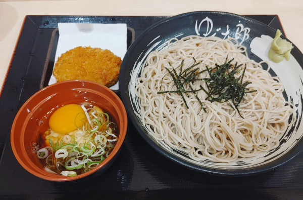 「月見芋そば（620円）、大盛り（100円）、コロッケ（無料）」@ゆで太郎 新越谷駅前店の写真