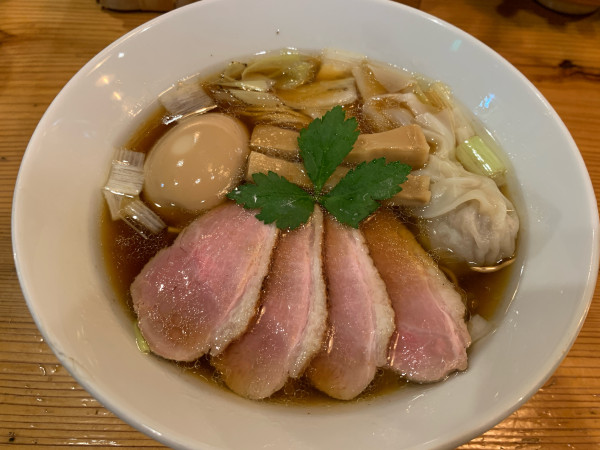 「特製鴨だし醤油らーめん」@麺堂にしき 新宿歌舞伎町店の写真