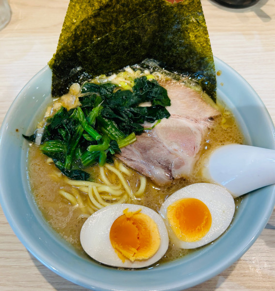 「ラーメン+味付玉子+サービス半ライス」@らーめん 佐とうの写真