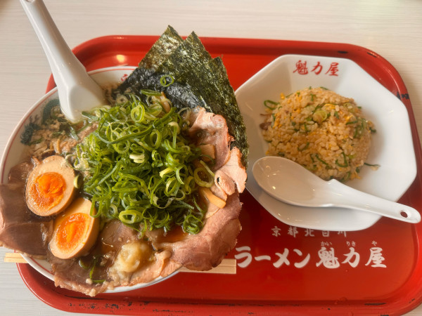 「特製醤油全部のせラーメン焼めしセット」@ラーメン魁力屋 イオンモール浦和美園店の写真