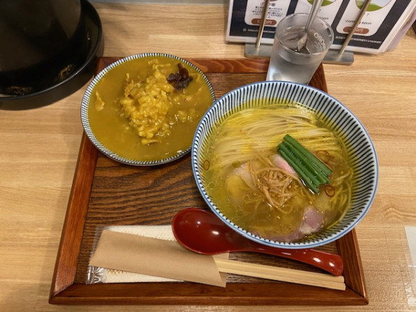 「稲庭中華（塩）＋半カレー」@キッチンきらくの写真