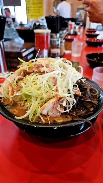 「チャーシュー麺(中盛)ネギチャーシュー・キクラゲ・卵まぶしご飯」@環2家の写真