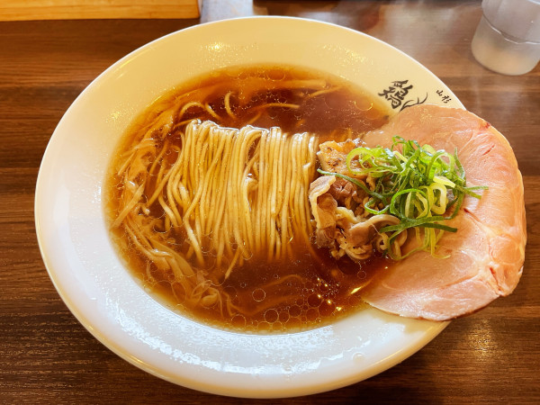 「初代醤油鶏そば　950円」@自家製麺 鶏冠の写真