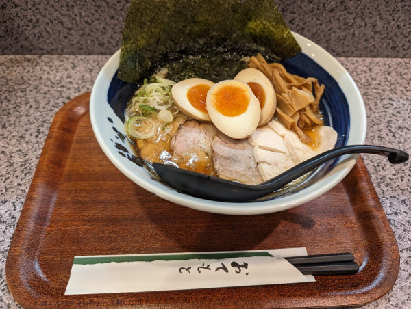 「全部乗せ醤油ラーメン」@らーめん直久 新木場店の写真