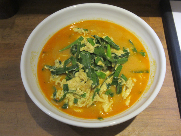 「ニラ玉担々麺（880円）」@栄福記の写真