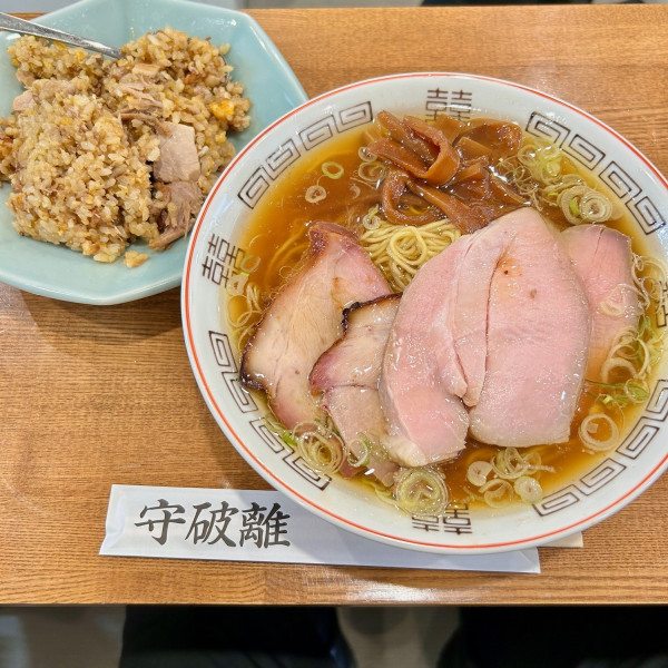 細麺醤油（さぶちゃん　木下三郎味：1300円）＋半チャーハン（500円）＋焼豚（300円）