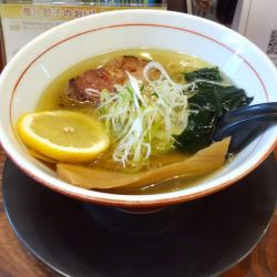 黄金の塩らーめん(990円)