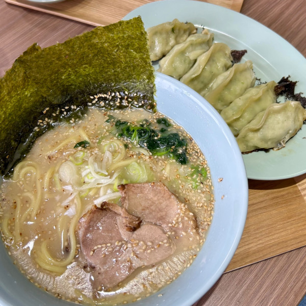 「塩ラーメン+餃子単品」@りんがりの写真
