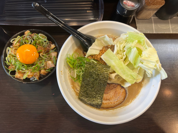 「熊本ラーメン（1000）Aセットチャーシュー丼（250）」@ラーメンくれはの写真