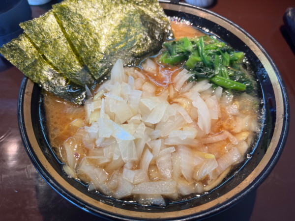 「ラーメン780円＋タマネギ100円」@家系ラーメン みなみ家の写真