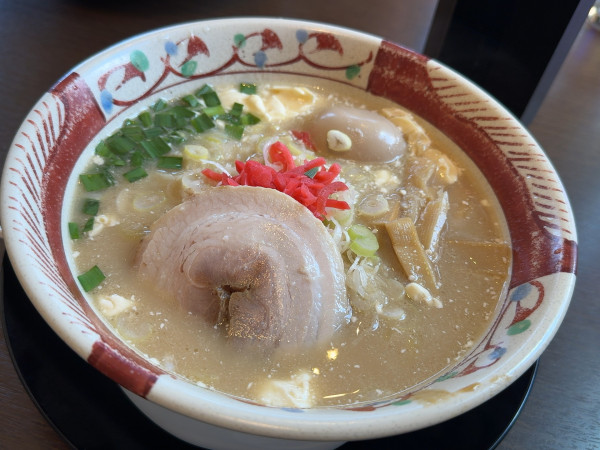 「感動的マヨ豚骨麺＋にんにくバター鉄板焼き飯」@麺みの作 本店の写真