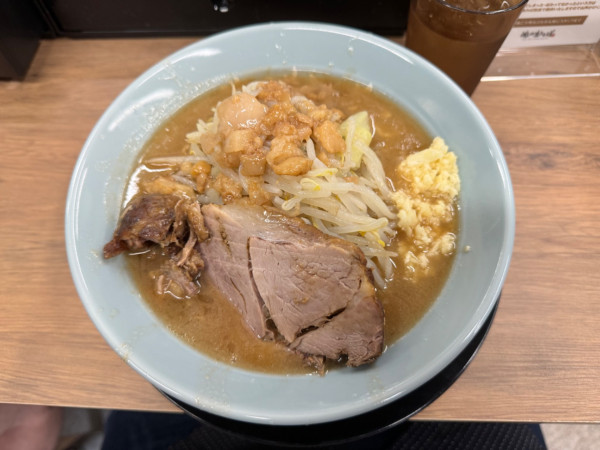 「ラーメン小(150g)ニンニク少なめ・野菜少なめ1000円」@俺の生きる道 入谷店の写真