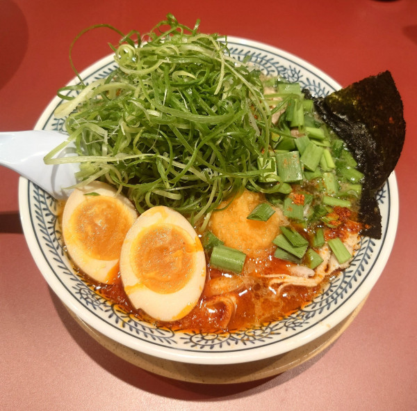 「辛肉そば+味玉+ねぎ+低糖質麺(1397円)」@丸源ラーメン 川越店の写真