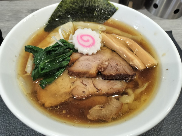 「醤油海老ワンタン麺　1180円」@手打ち 蓮の写真