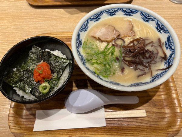 「博多らーめん」@由丸 芝大門店の写真