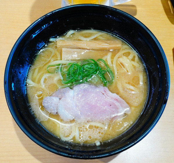 「【三ん寅監修】味噌らーめん（生姜入り）＋生ビール ジョッキ」@スシロー 春日部店の写真