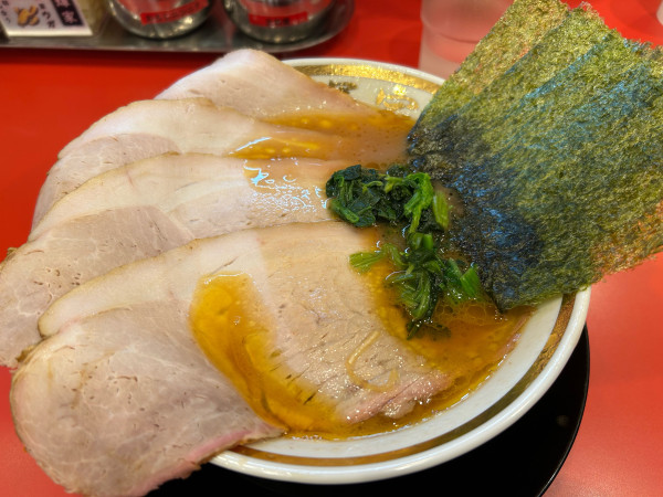 「燻製チャーシューメン」@家系ラーメン 裏大輝家 青物横丁店の写真
