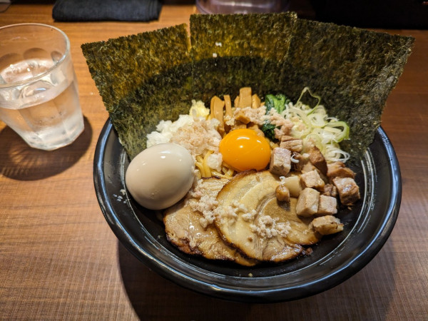 「あぶらめん 中 玉子」@麺家 ぶらいとんの写真