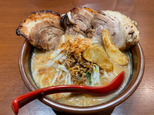 「北海道味噌漬け炙りチャーシュー麺」@麺場 田所商店 府中若松町店の写真