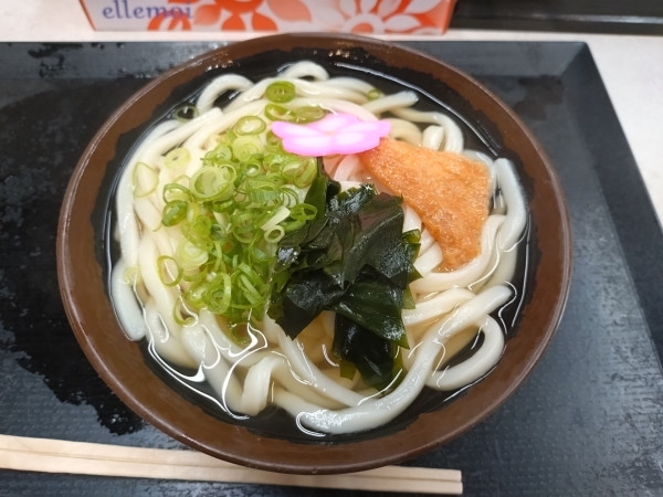 「かけうどん300円」@手織うどん 滝音の写真