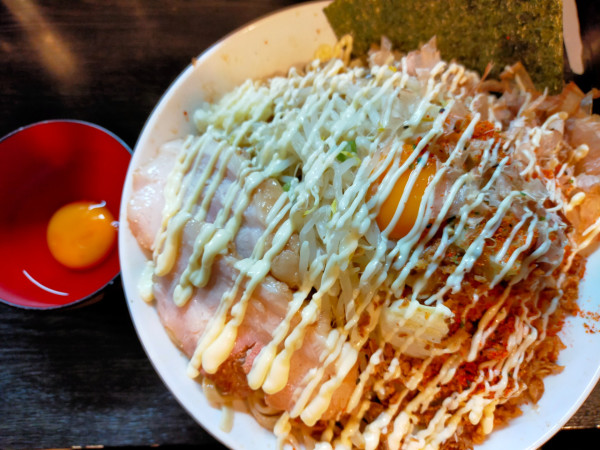 「【限定】冷た～いつけ味汁無し大1300円+生卵70円」@豚星。の写真