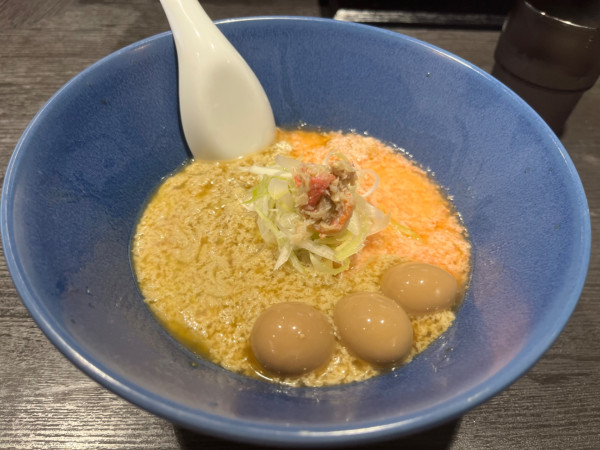 「蟹まぜそば　うずら」@カニトン 東神奈川店の写真