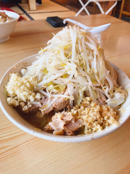 「ラーメン少なめ　やさい、ニンニク、しょうが」@ラーメン 滋悟郎の写真