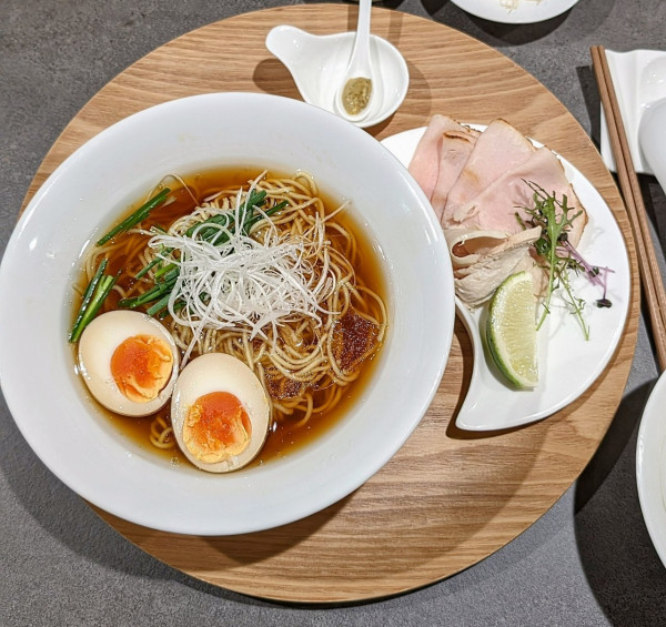 「味玉醤油ラーメン」@ラシェットの写真