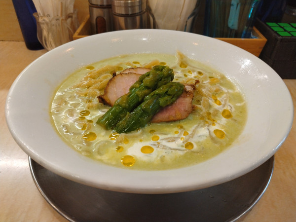 「アスパラガスのポタージュヌードル（冷）」@食堂 七彩の写真