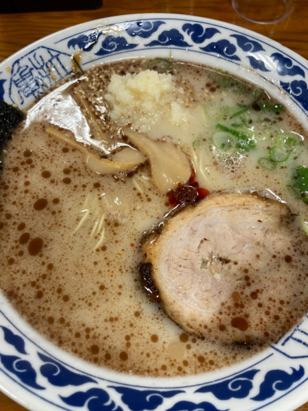 「昔味黒¥790、焼き餃子¥320、小ライス¥130」@九州らーめん亀王 箕面船場店の写真