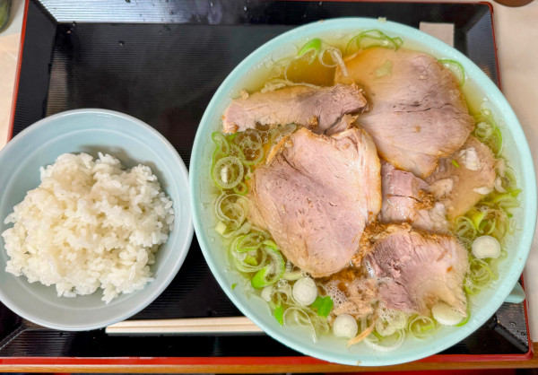 「チャーシュー麺+めし（中）」@新橋ニューともちんラーメン 川崎駅前店の写真