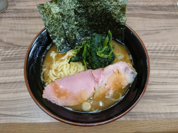 「醤油ラーメン￥750＋ライスサービス」@横浜家系ラーメン武蔵家 松戸店の写真