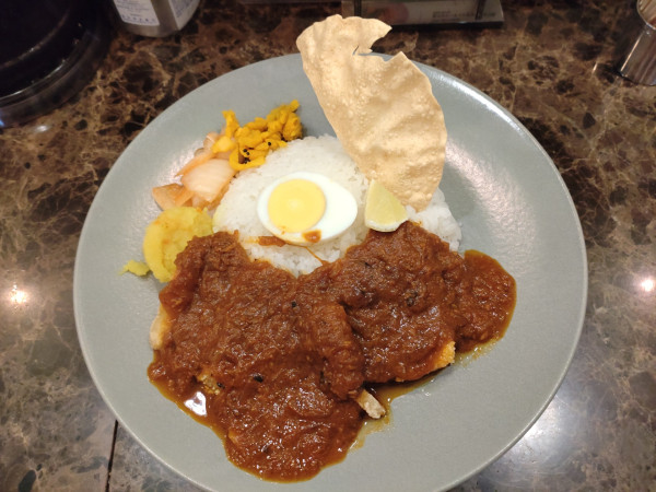 「（週替わり限定）トマトレモンフィッシュカレー　１４００円」@FISH 丸の内店の写真