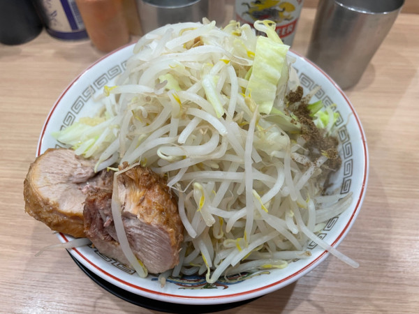 「ミニラーメン、味玉」@ラーメン豚山 金沢文庫店の写真