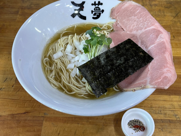 「黄金の100％煮干らーめん(シロ)」@めんや天夢の写真