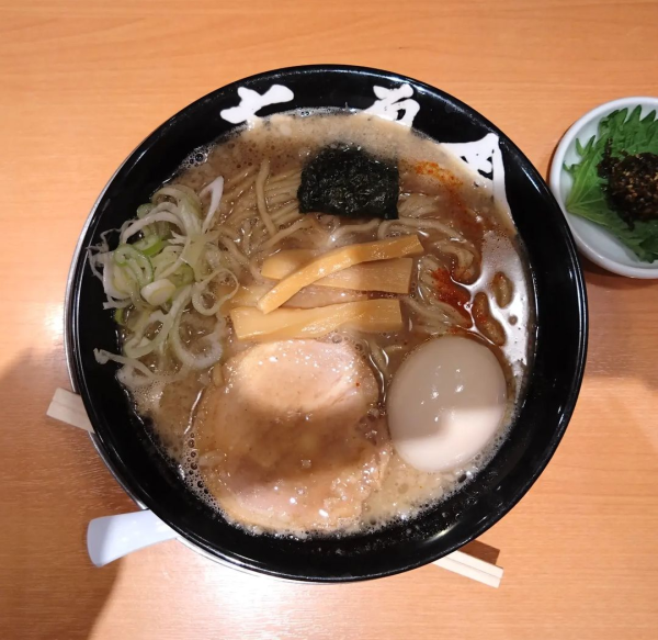 「味玉中華そば」@六厘舎の写真