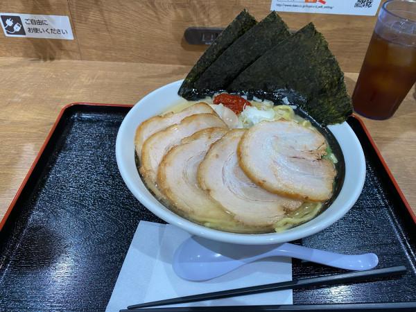 「黒丸チャーシュー麺(太麺+固め)1,210円」@横濱とんこつTUKASA 港南台店の写真